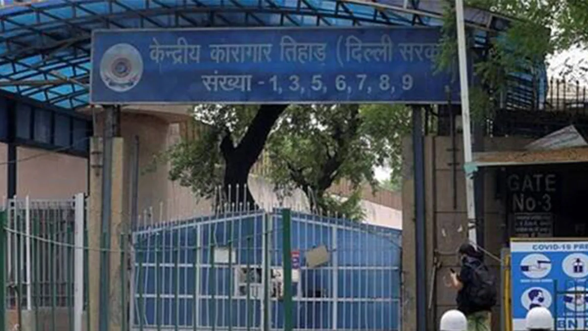 “Books on Wheels” initiative; prison inmates in Tihar’s jail are busy reading a wide variety of books