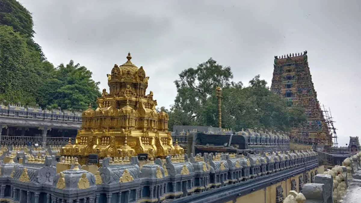 Spectacular Dasara festivities began at the Sri Durga Malleswara Swamyvarla Devasthanam in Vijayawada