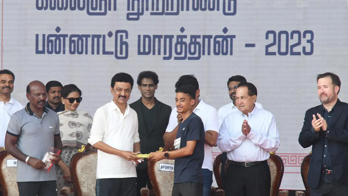 Fourth edition of the Kalaignar Memorial International Marathon in Chennai; 73,206 persons participated in the event