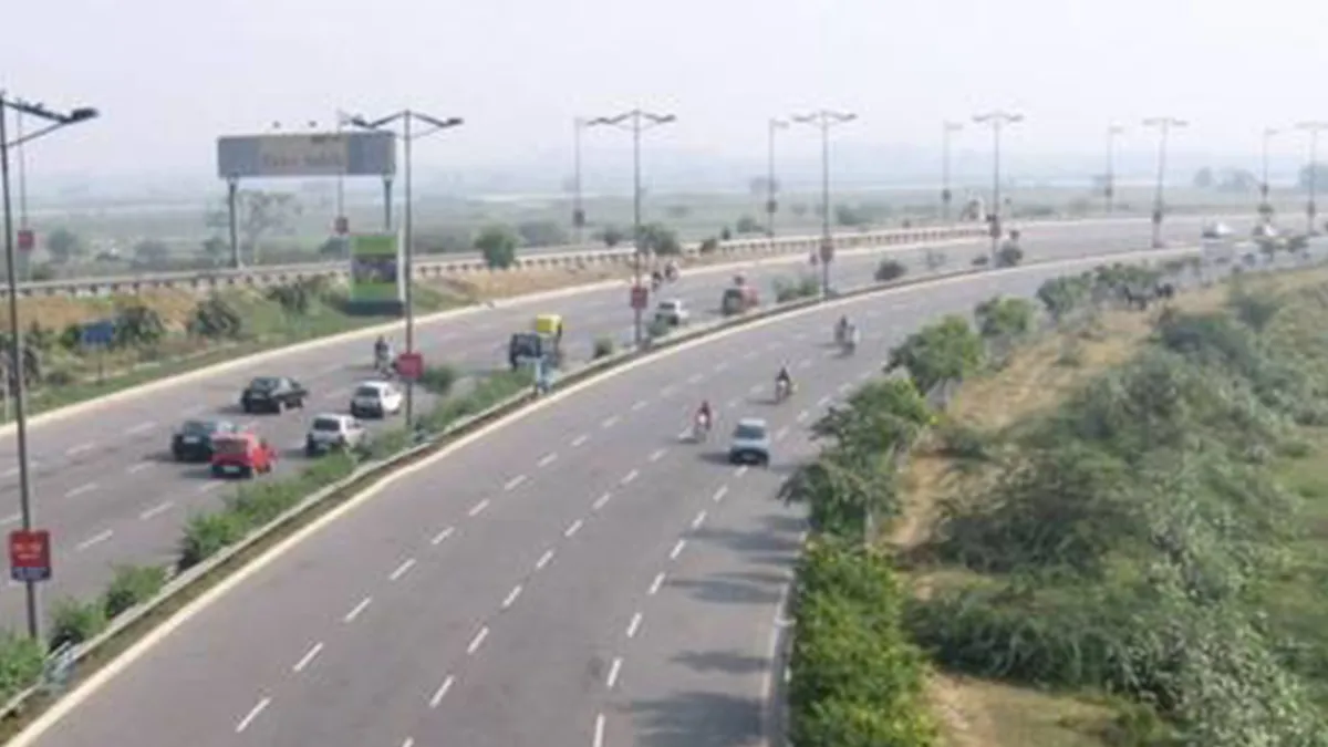 The construction of the second phase of the greenfield four-lane Bangalore-Chennai Expressway has been given a green signal