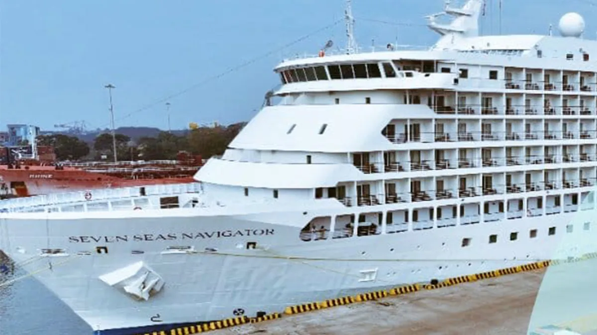 First Foreign cruise vessel Bahama’s ‘Seven Seas Navigator’ called on the New Mangalore Port on Friday 