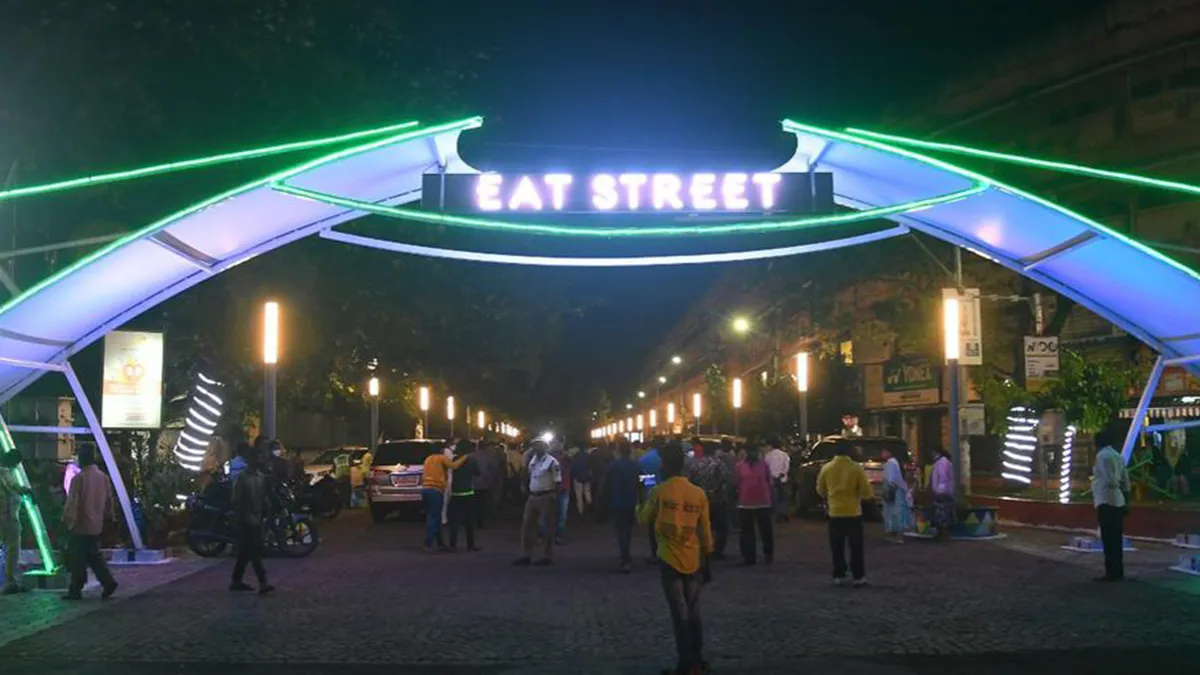 Foodies in Vijayawada can savour their favourite dishes till late night at Eat Street, one the most happening places in the city