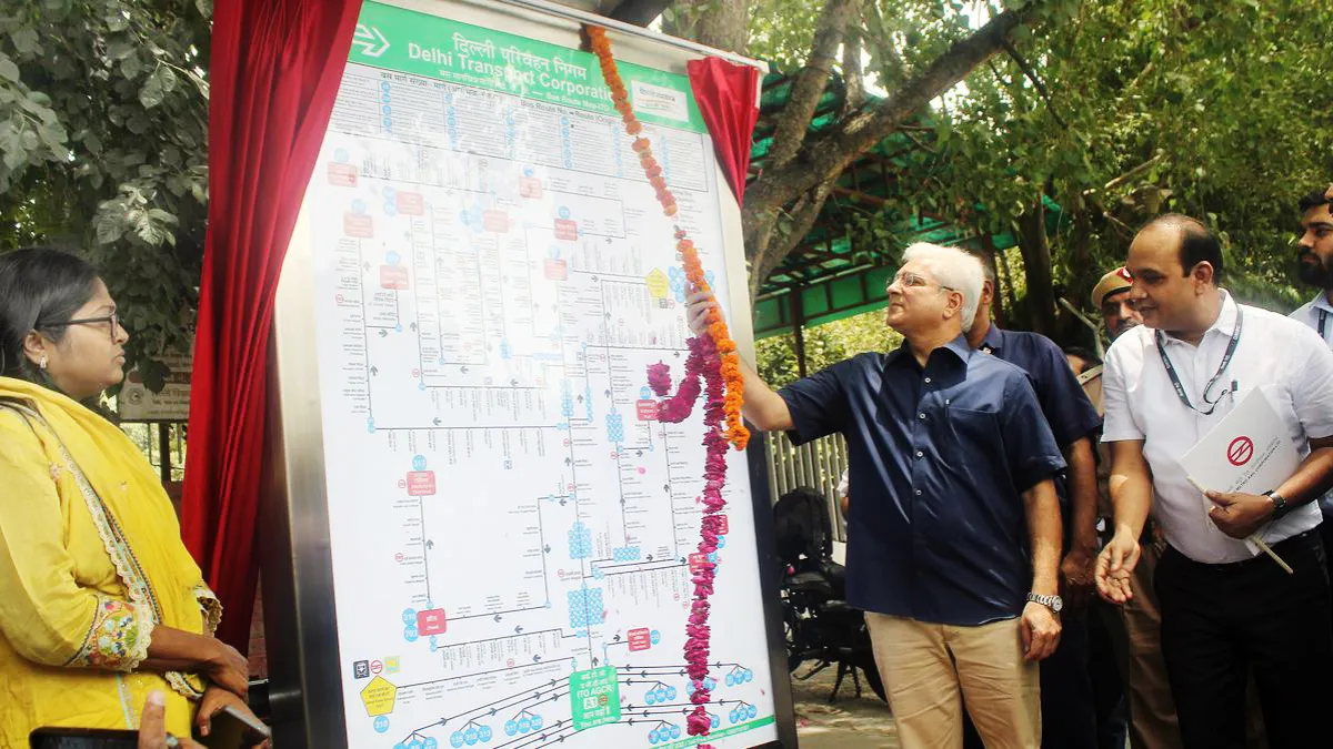 An innovative bus route navigation map was unveiled at an ITO bus shelter in Delhi