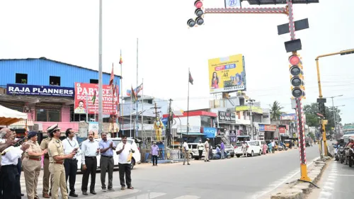 Solar-powered traffic lights in Chennai were officially inaugurated  by Avadi Police Commissioner 